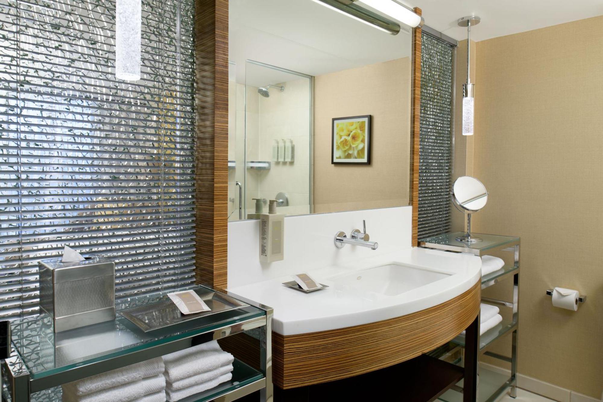 Quarto Queen Premium com 2 Camas Queen-size e Vista do Mar